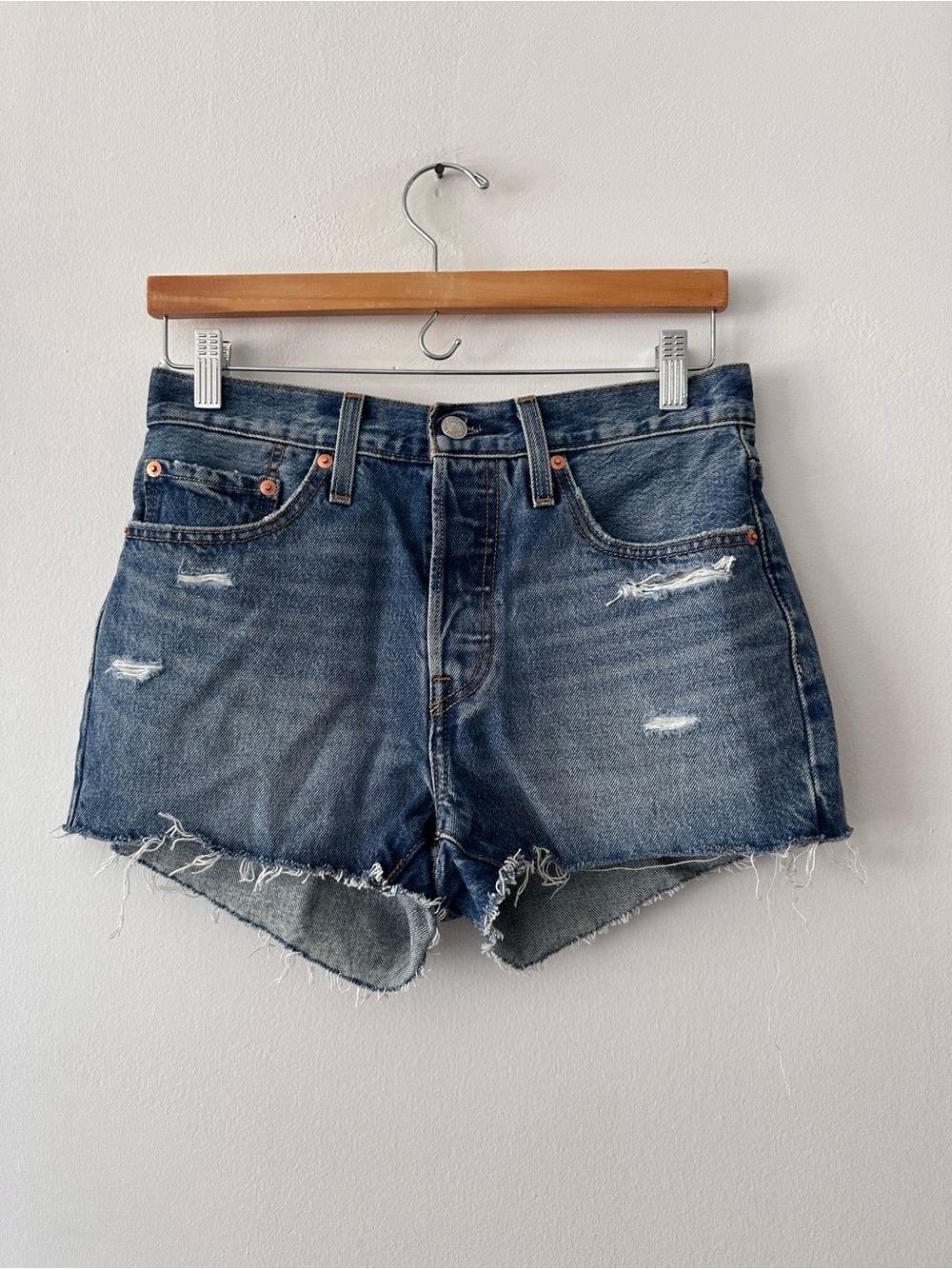 Levi’s denim‎ cut off shorts size 27 medium blue slightly distressed mid rise